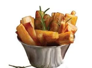 Palitos de yuca frita