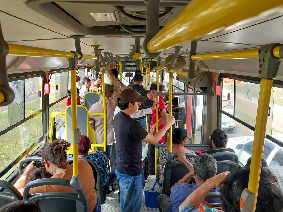 Ônibus cruza 50 quilômetros no aperto até "interior" da Capital por R$ 4,95
