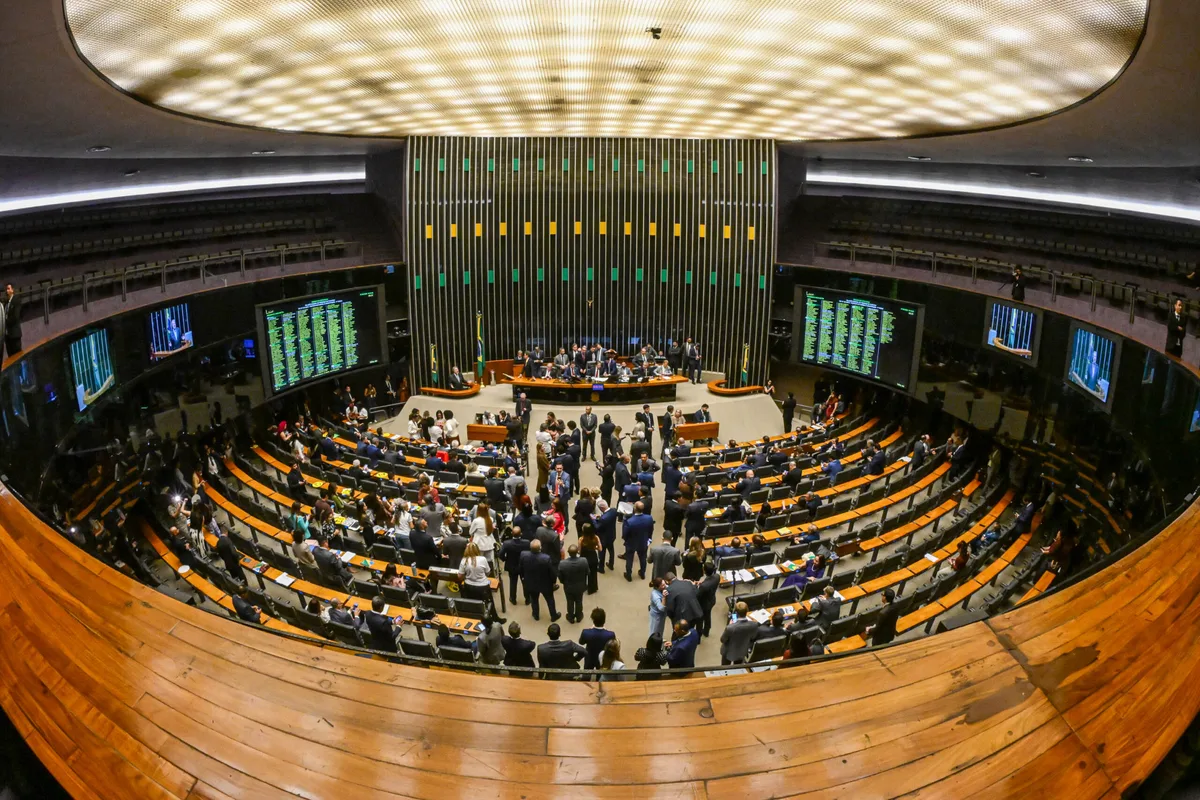 Câmara aprova PLP dos Combustíveis com isenção a terras raras