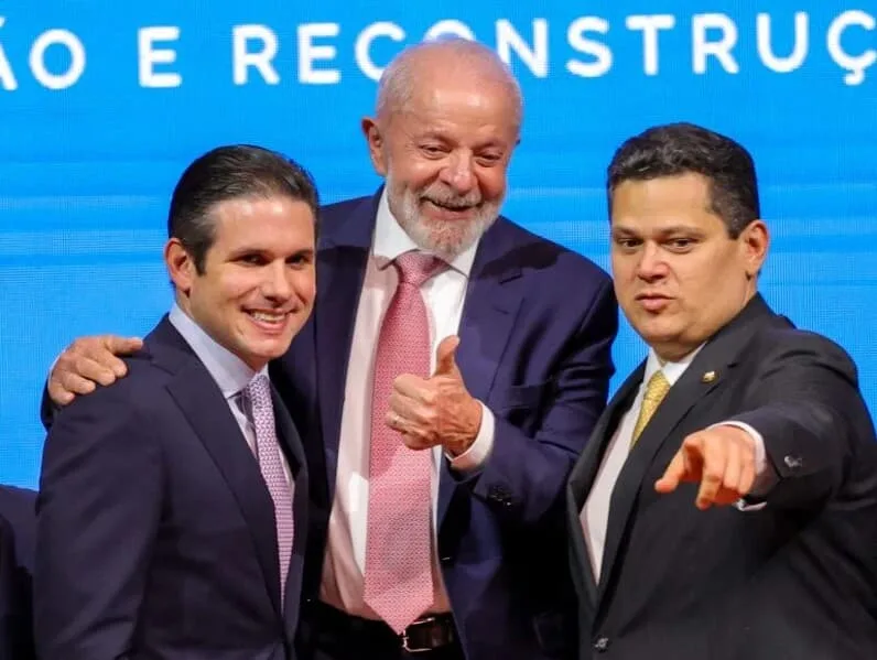 Lula marca reunião com Motta e Alcolumbre sobre taxa das blusinhas