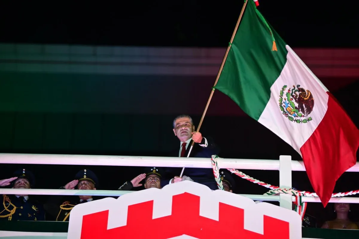 Miguel Riquelme encabeza el Grito ante 110 mil torreonenses y celebra con éxito concierto de Alfredo Olivas