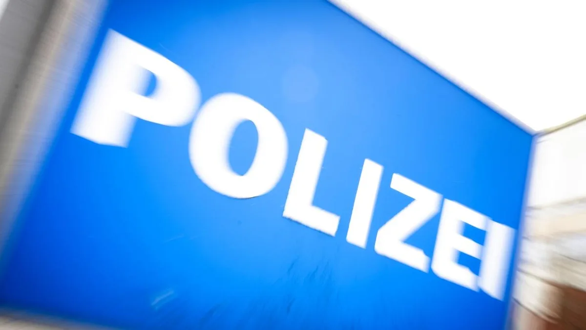 Vorfall in Rostock: Streit in Straßenbahn eskaliert: Sieben Jugendliche verletzt