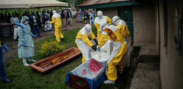 Ebola mata mais de 2.500 no Congo; equipes de saúde sofrem ataques