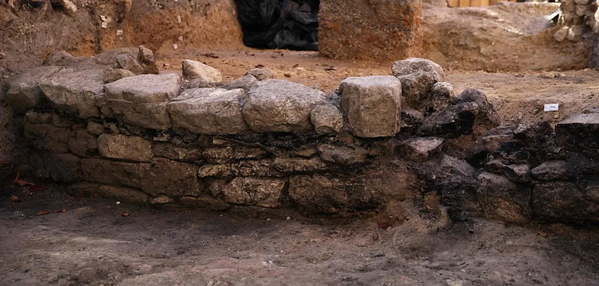 Was diese kleine Mauer über das Ur-Paris verrät