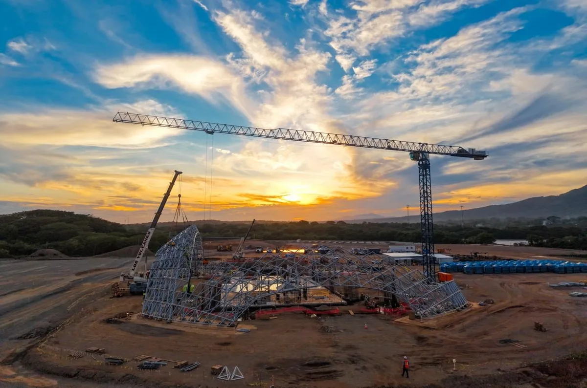 El Aeropuerto del Pacífico en El Salvador ya supera el 60% de avance: $113 millones más en 2027 y una fecha de entrega que genera dudas