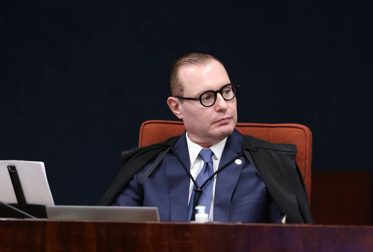 Zanin manda PF entregar ao seu gabinete cópia de todo celular do Vorcaro até as 23h deste domingo