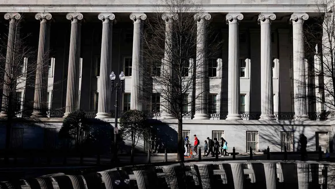 Foreign investors prefer US stocks to Treasuries as debt worries grow