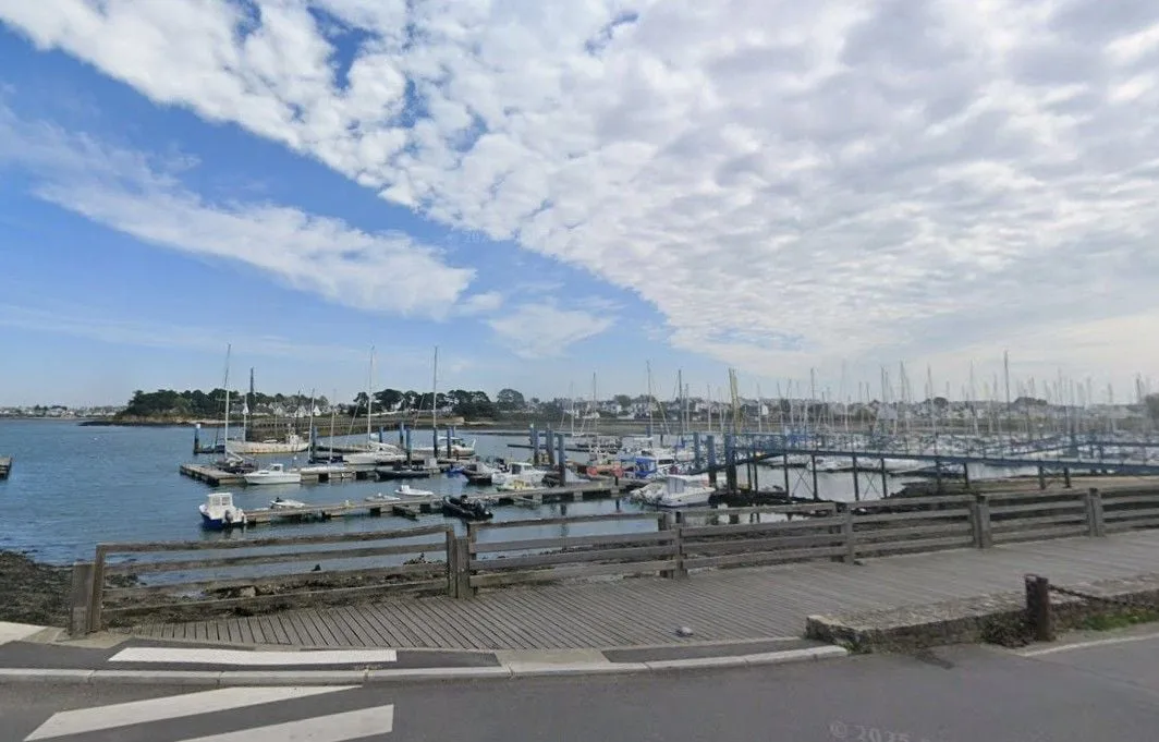Bretagne : La voiture chute dans le port, deux femmes meurent noyées
