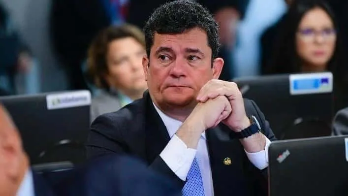 Moro registra candidatura sem plano de governo e vira alvo de ação na Justiça Eleitoral