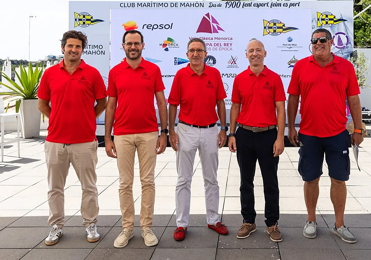 La XXII Copa del Rey Repsol de Barcos de Época larga amarras en Mahón