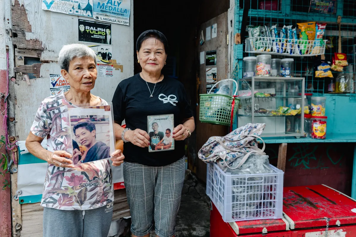 Philippines : dix ans après la « guerre contre la drogue », les familles des victimes demandent justice