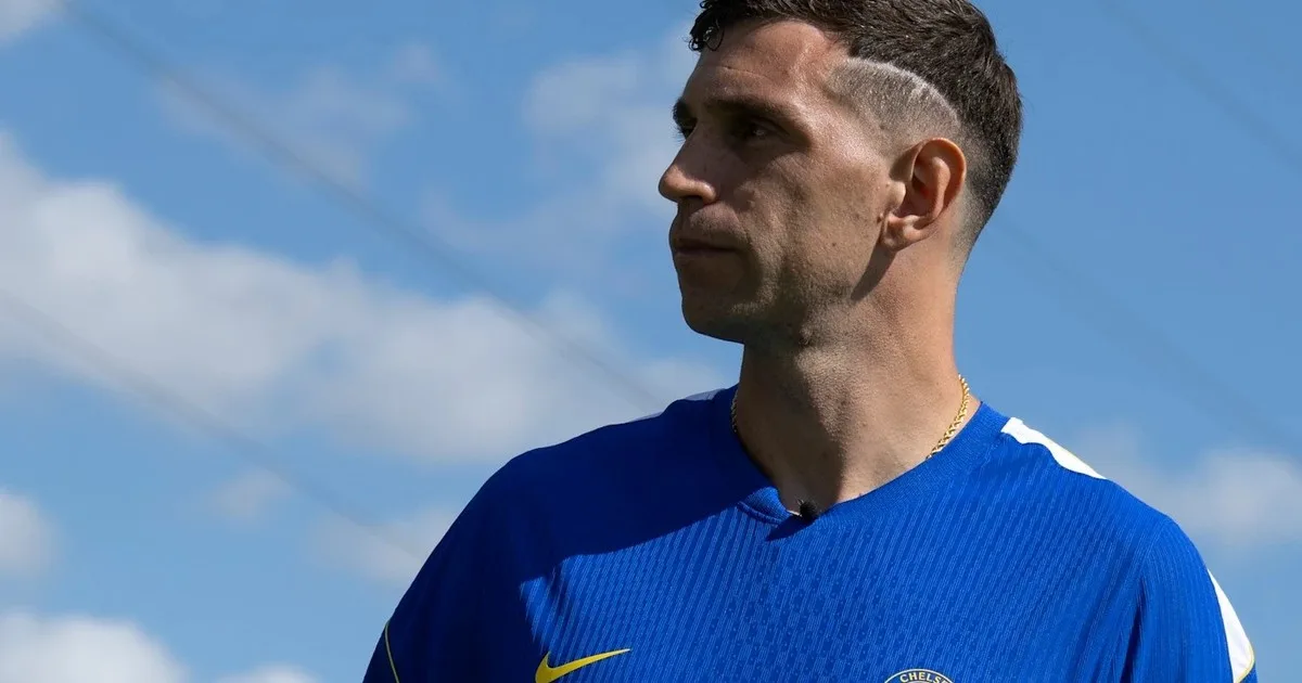 El arco del Chelsea es todo para Dibu Martínez: su principal competidor ya tiene nuevo club
