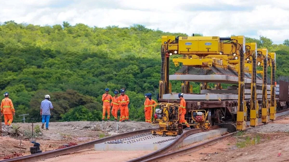 Em investimento de R$ 15 bilhões, obra de megaferrovia com mais de 1,2 mil km cruzará 53 municípios gerando mais de 8 mil empregos diretos