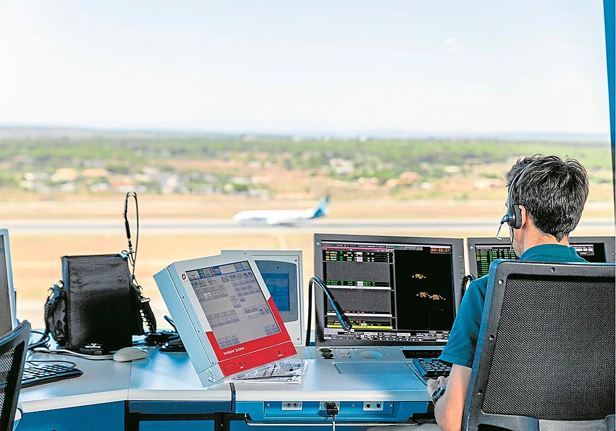 La automatización llega al control aéreo, pero con los pies en la tierra