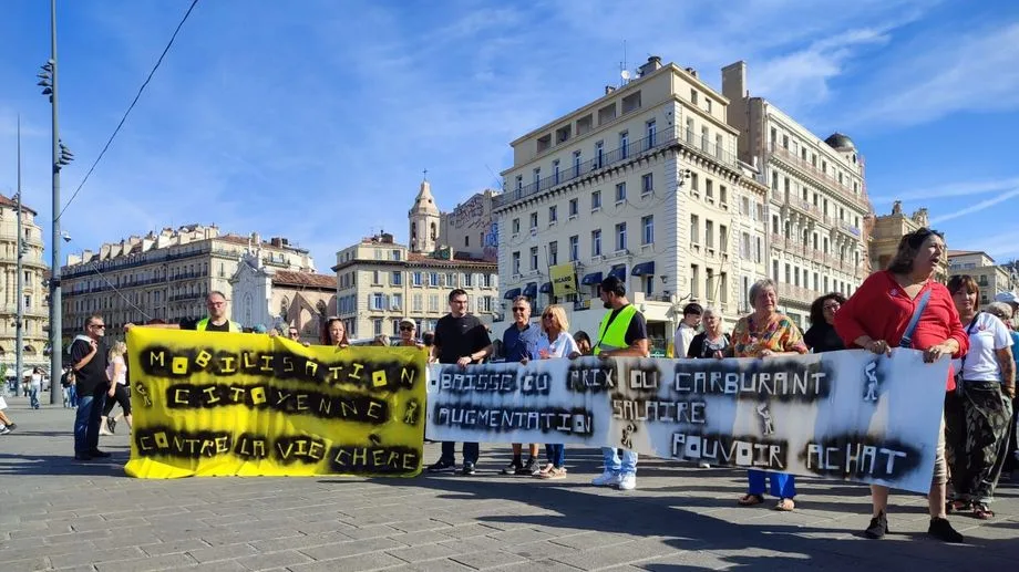 Marseille : près de 200 "gilets jaunes" manifestent sur le Vieux-Port
