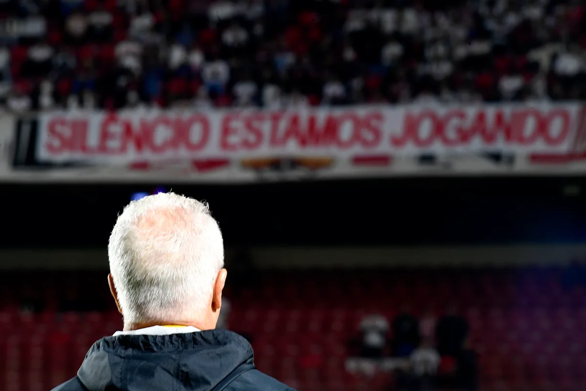 Dorival lamenta declaração que levou a protesto da torcida do São Paulo: “Reconheço quando erro”