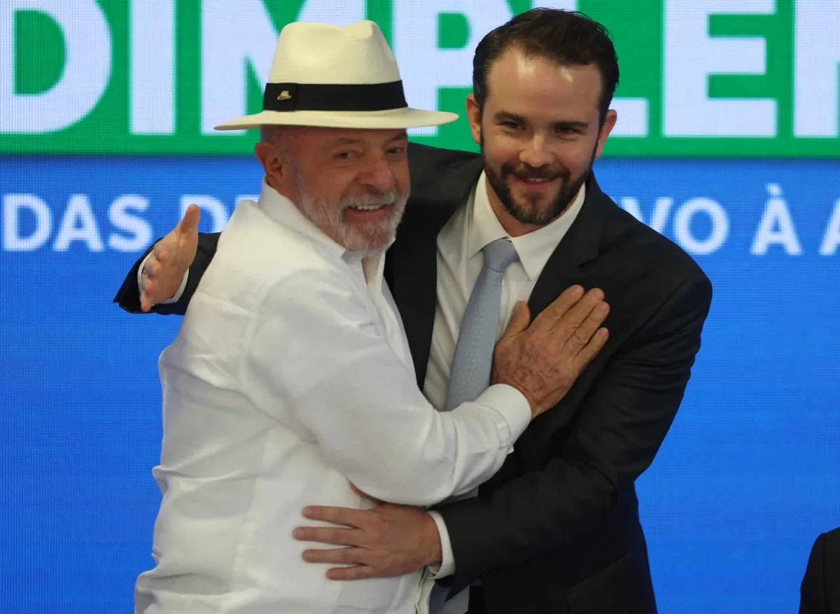 Lula vai cobrar contribuição das empresas que tem PJ em novo governo, afirma Durigan
