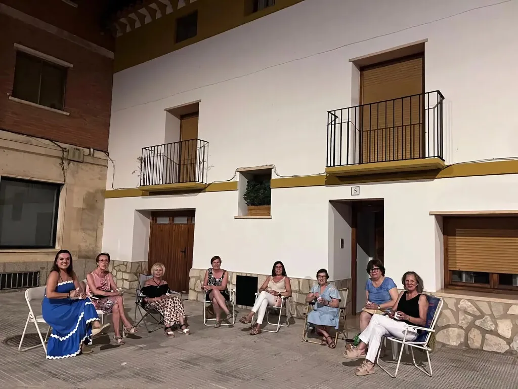 Un pueblo de Zaragoza organizó el plan más sencillo del mundo, "salir a la fresca". Han batido algo más que un récord