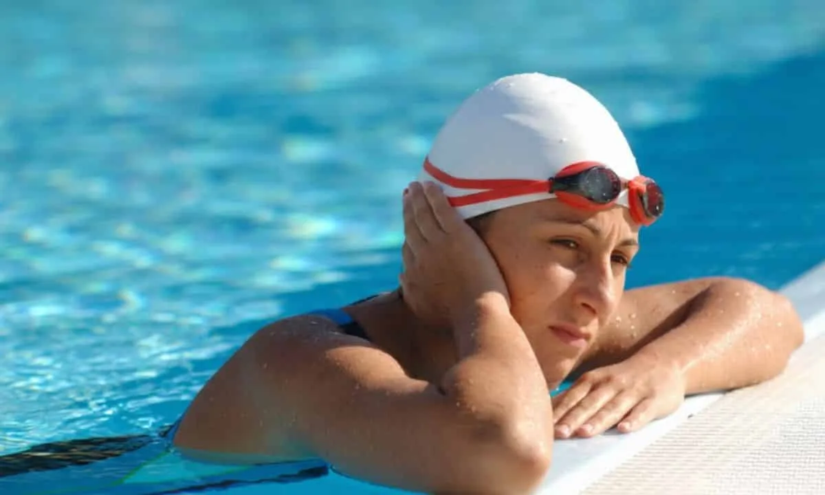 Ouvido de nadador: como evitar o problema depois da piscina