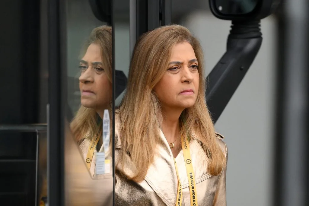 Jogador do Palmeiras é acusado de violência contra mulher e é afastado por Leila Pereira