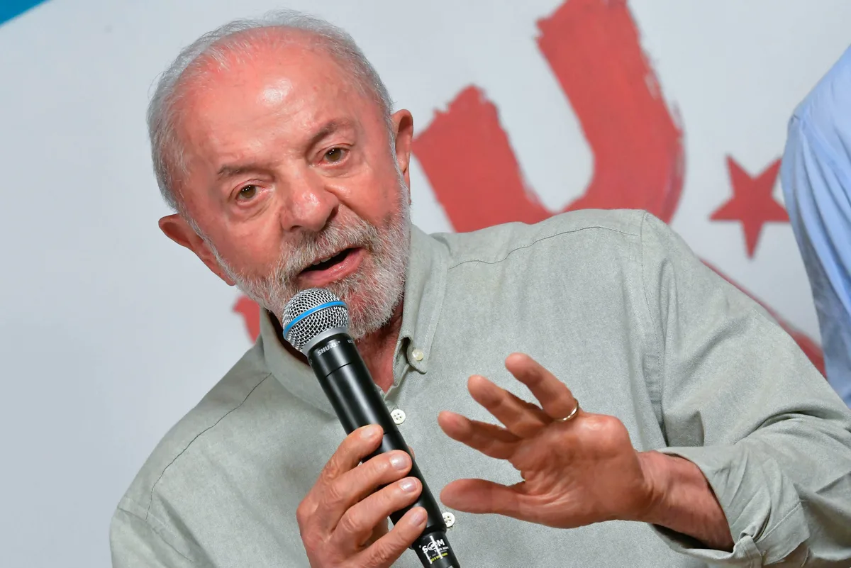 Chefe da missão da OEA para eleições no Brasil comemorou "Lula livre"