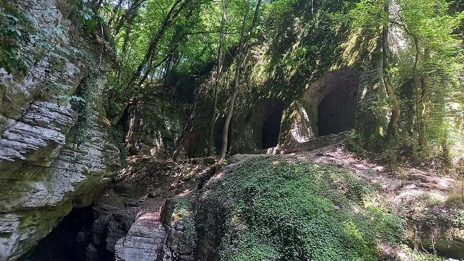 Isère : un adolescent perd la vie après une chute lors d'un saut aux cuves de Sassenage