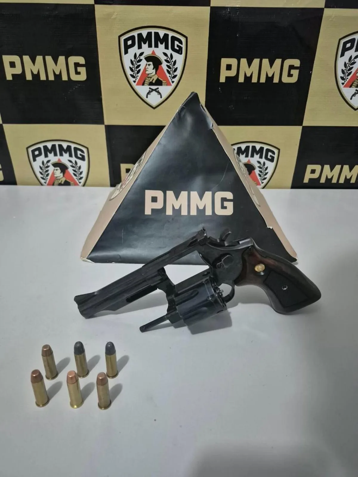 Após denúncia de agressão contra ex, PM encontra arma guardada em casa de idoso em Itabirinha