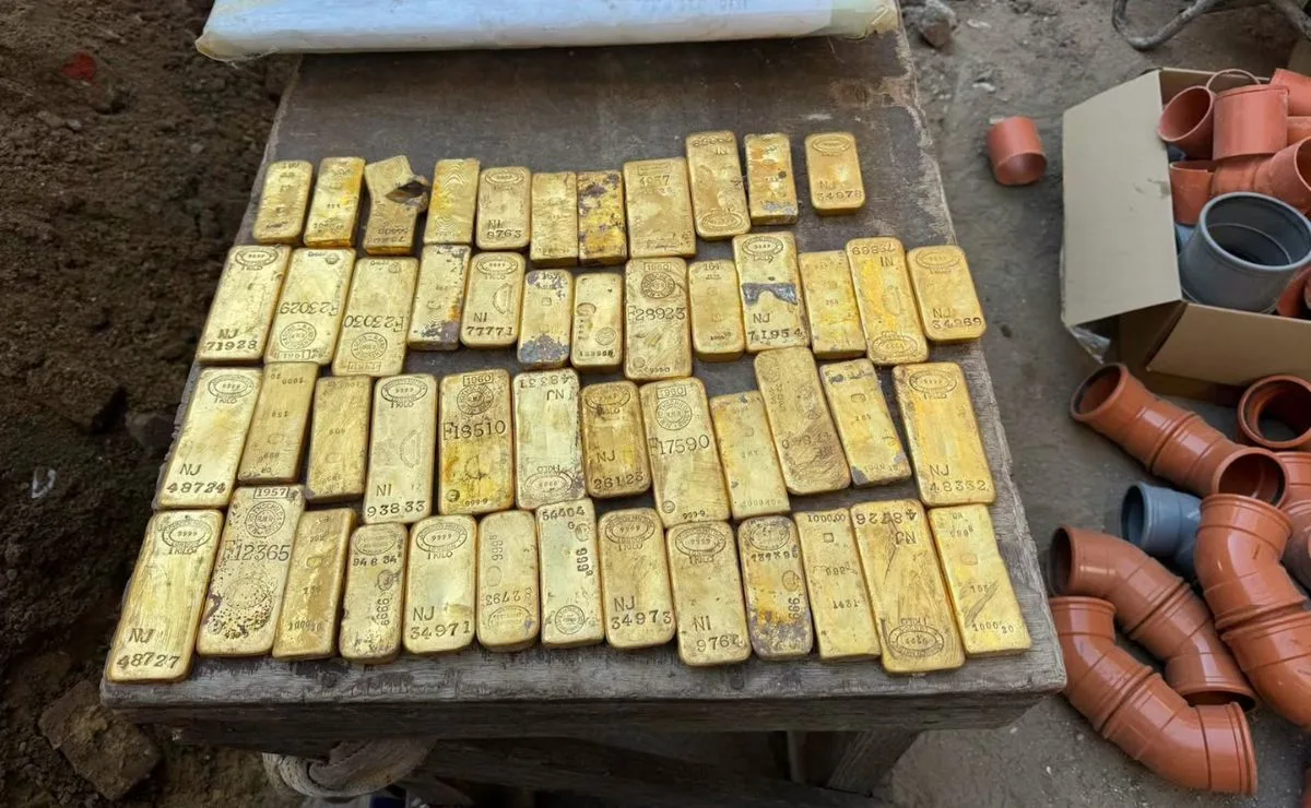 Pedreiros encontram R$ 54 milhões escondidos em cano de esgoto durante obra em cidade com 47 mil habitantes