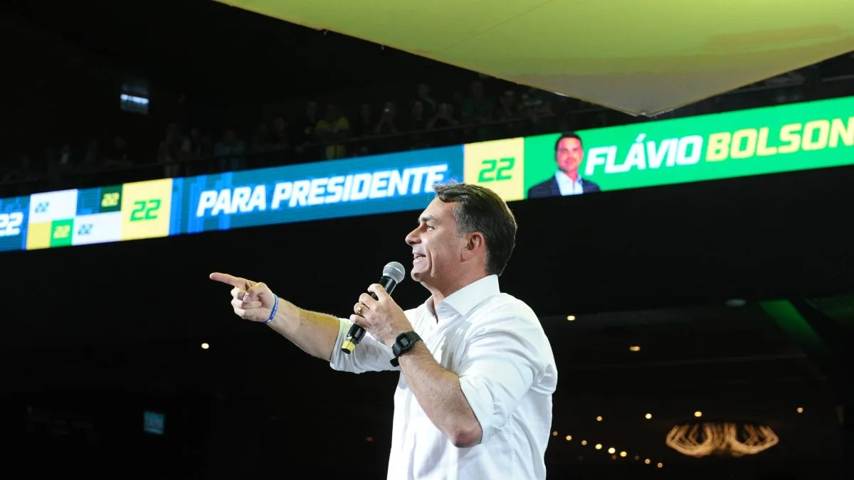 Após ‘puxar’ convenções, Flávio Bolsonaro ainda não registrou candidatura para presidência no TSE; confira quem está confirmado