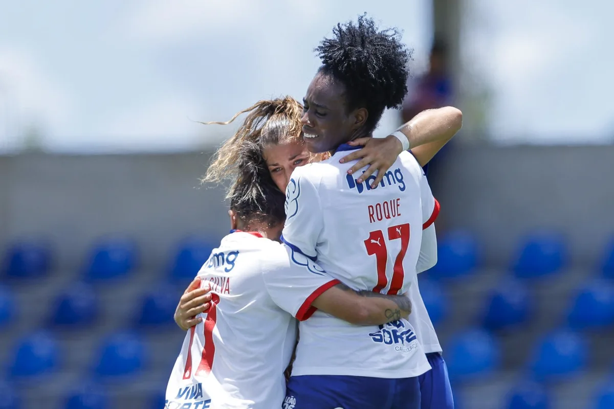 Bahia dá show, goleia Jacuipense e avança no Baianão Feminino
