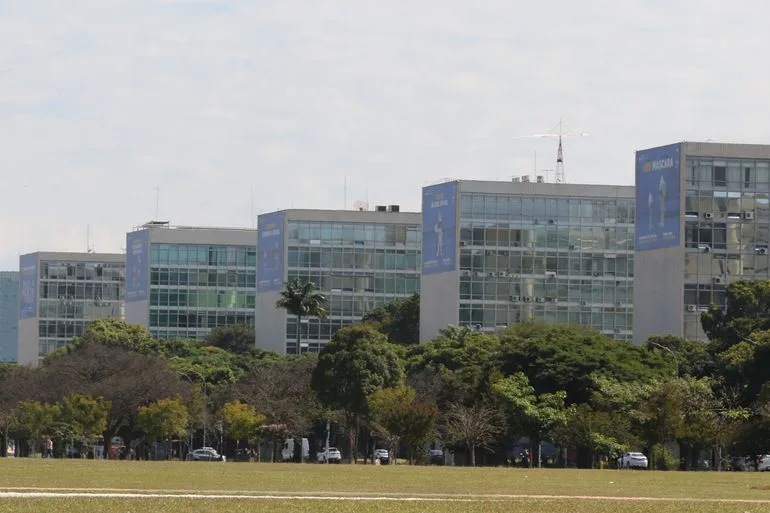Orçamento do governo prevê a criação de mais de 53 mil vagas em 2027