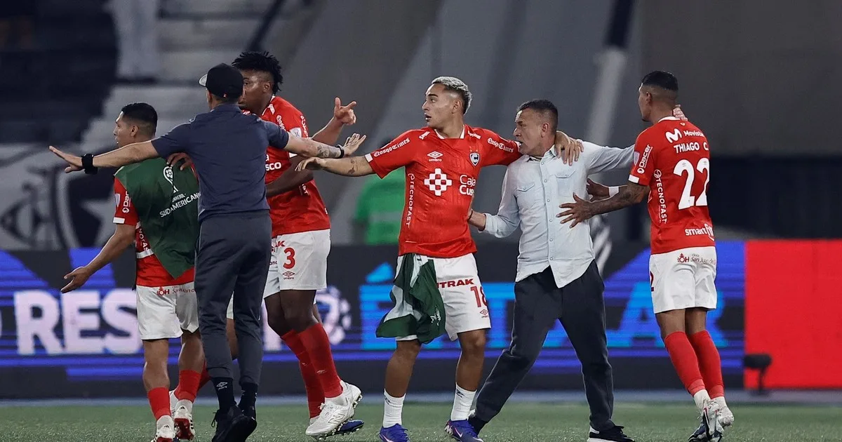 Final caliente en la Sudamericana: jugadores del Botafogo fueron a buscar a Melgarejo, el DT argentino de Cienciano