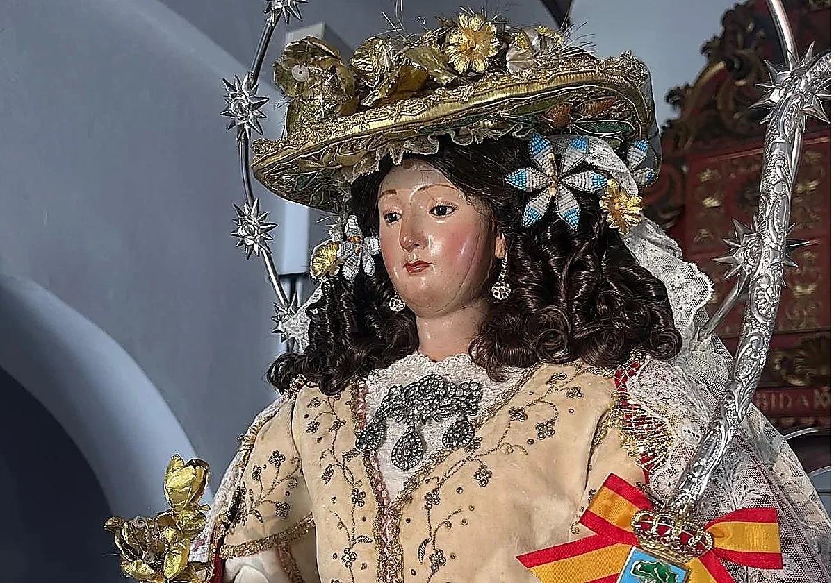 La Virgen de Cuatrovitas recorre las calles de Bollullos de la Mitación en procesión