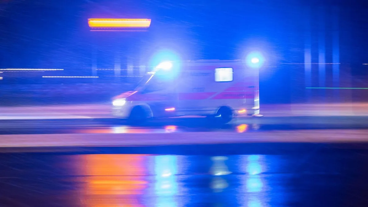 Unfälle: Rollerfahrer prallt gegen Straßenlaterne