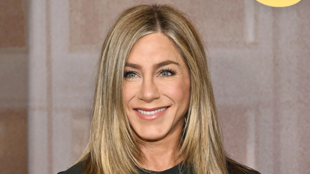 El 'trauma' infantil de Jennifer Aniston, analizado por una psicóloga: "Puede traducirse en dificultad para decir que no, miedo a decepcionar o mucha vergüenza"