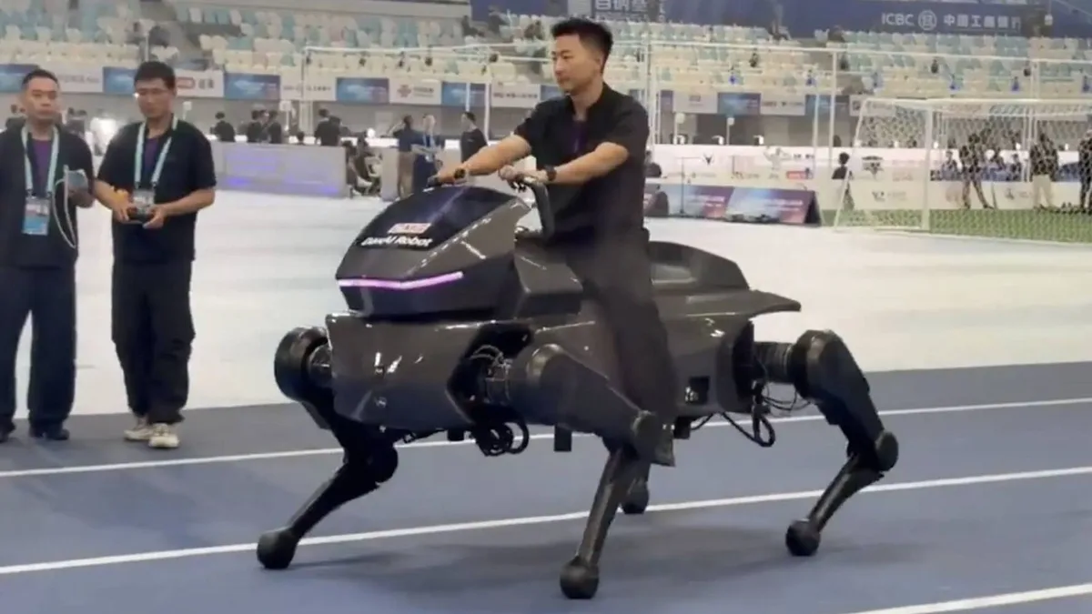 China presenta un caballo-robot que se controla con riendas como un caballo de verdad