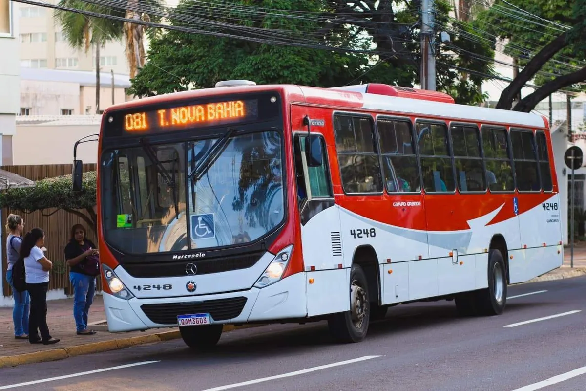 Ônibus terão horários especiais nesta segunda-feira de feriado na Capital