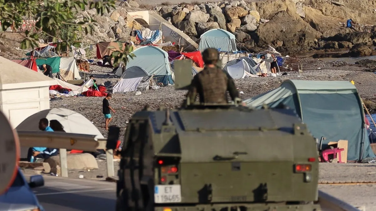 Doce migrantes detenidos tras apedrear y herir a cuatro militares en la pedanía ceutí de Benzú