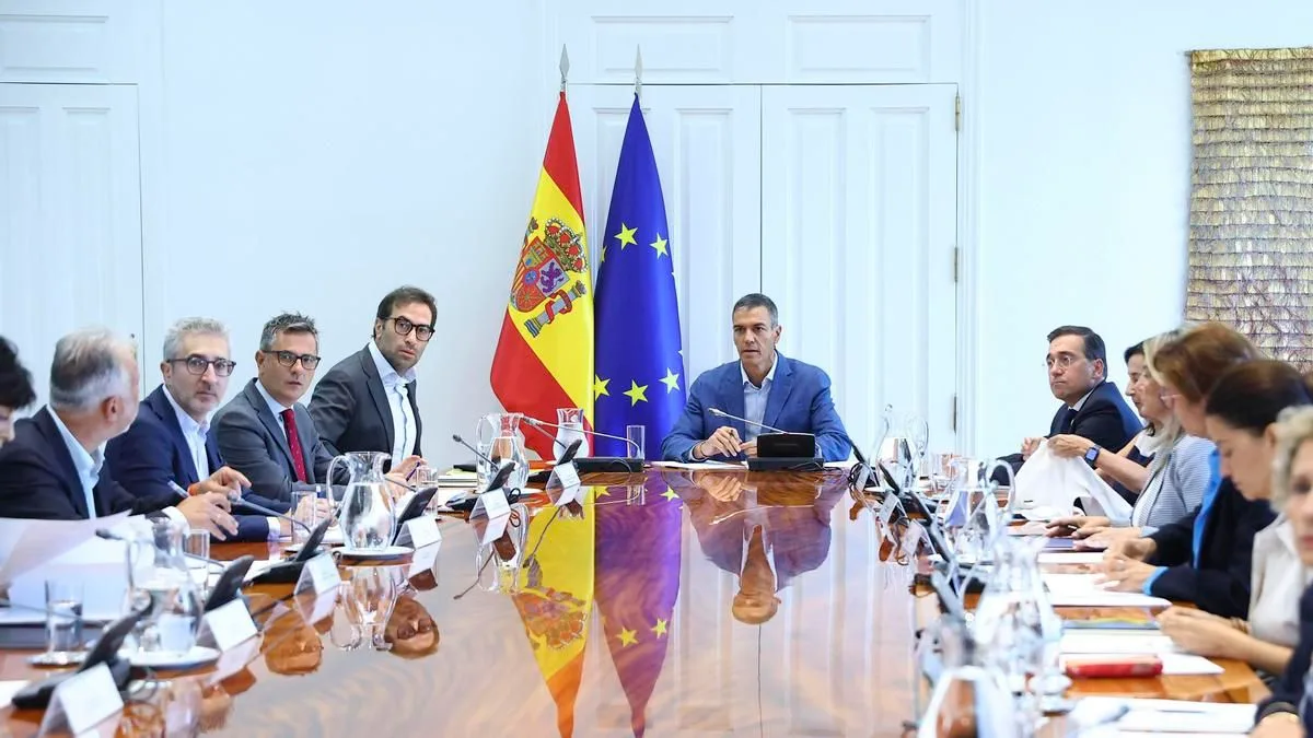 El Gobierno y Ceuta acuerdan nuevos espacios para alojar a los migrantes que quedan en las calles