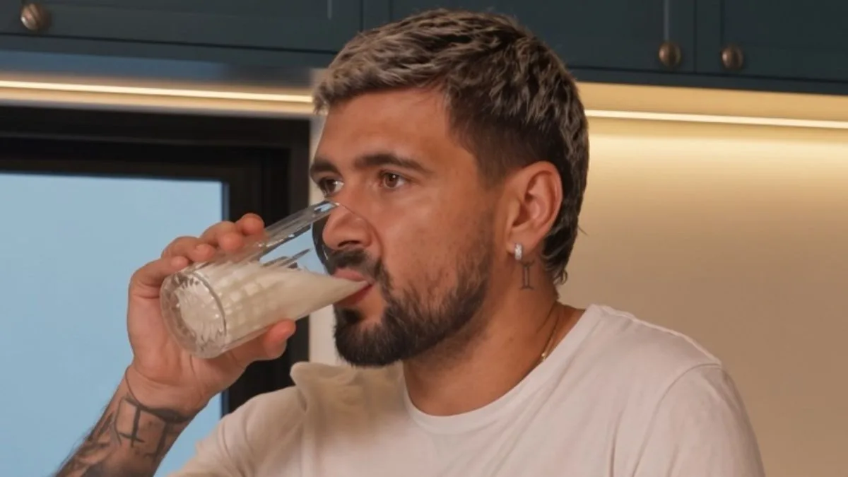 ‘Cal-ci-fi-can-do’: Arrascaeta surpreende com publi de marca de leite após sofrer lesão e desfalcar o Flamengo
