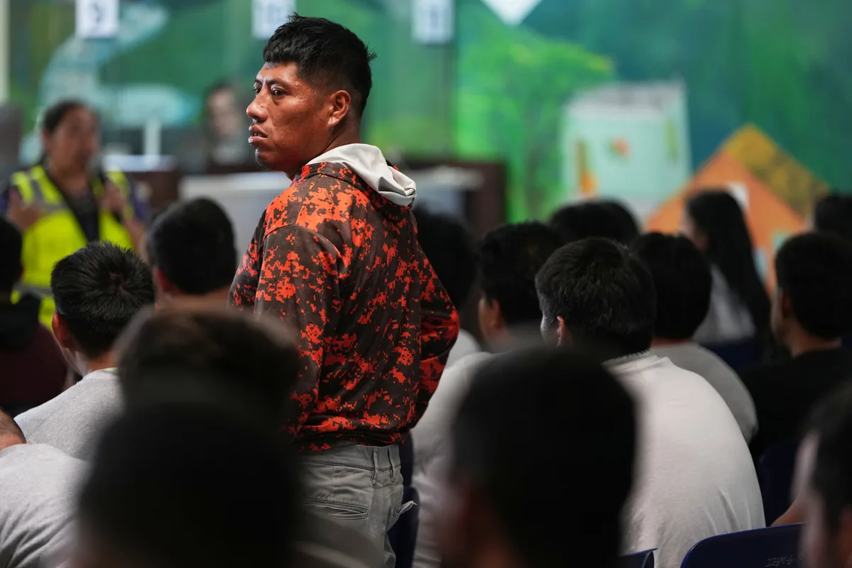La tensión del regreso en imágenes: Mexicanos son deportados a Guatemala desde Estados Unidos