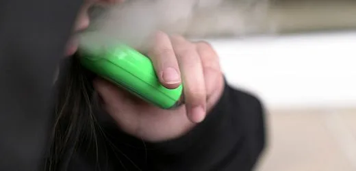 Jugend-Droge: Wie gefährlich das synthetische »Baller-Liquid« ist - SPIEGEL TV