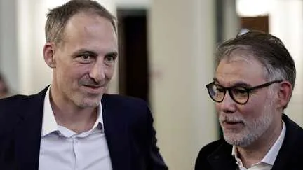 "Il doit nous donner envie" : comment les élus socialistes accueillent-ils la candidature à la présidentielle de Raphaël Glucksmann ?