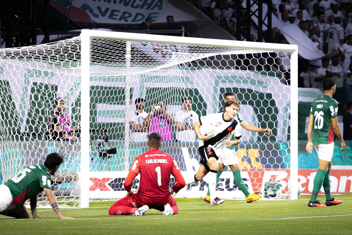 Colidio ganha primeira chance como 9 do Vasco e deixa boa impressão contra o Palmeiras