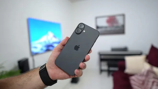iPhone 16 entra em oferta especial com resistência IP68 contra água