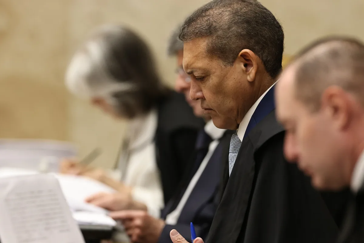 Nunes Marques recebe mais uma revisão criminal de condenado na trama golpista
