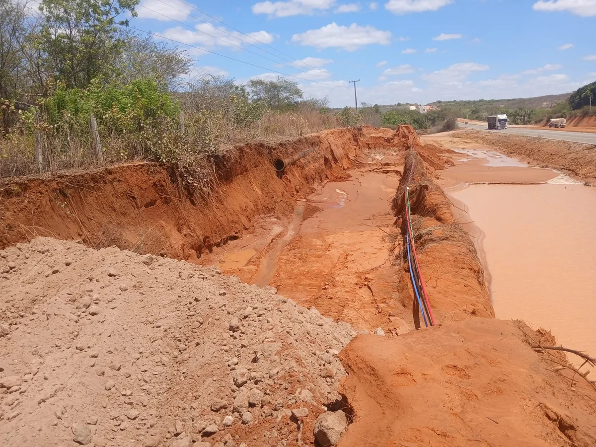 Adutora rompe e interrompe abastecimento de água em Mossoró, Assu e Serra do Mel
