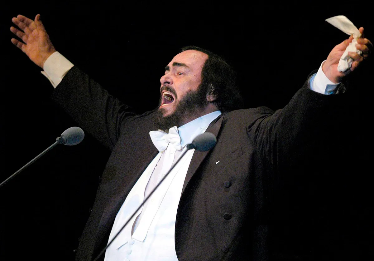 El arquero frustrado que padeció la Segunda Guerra Mundial y popularizó el género lírico: la historia de Luciano Pavarotti