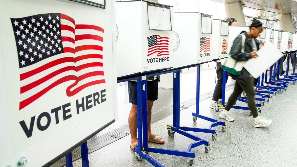 Cómo 30.000 no ciudadanos quedaron registrados para votar en Estados Unidos por error