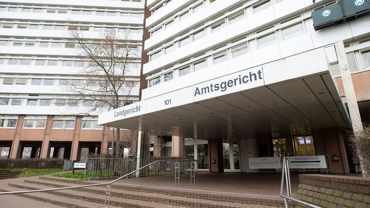 Landgericht Köln: Prozess um tödliche Messerattacke in Pulheim begonnen
